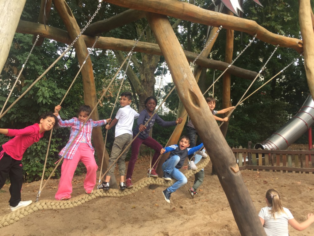 Die 3a und 3b besuchen die Zooschule